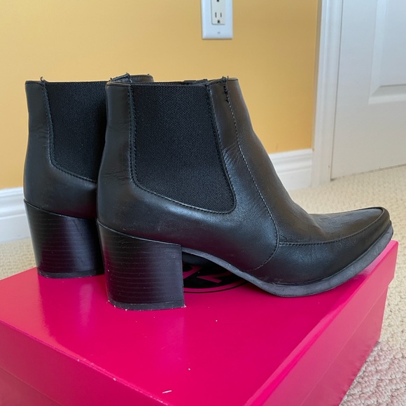 Browns B2 Croc Leather Chelsea Booties - Picture 7 of 10